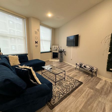 Beautiful Condo/Rooftop Patio With Free Parking クリーブランド エクステリア 写真