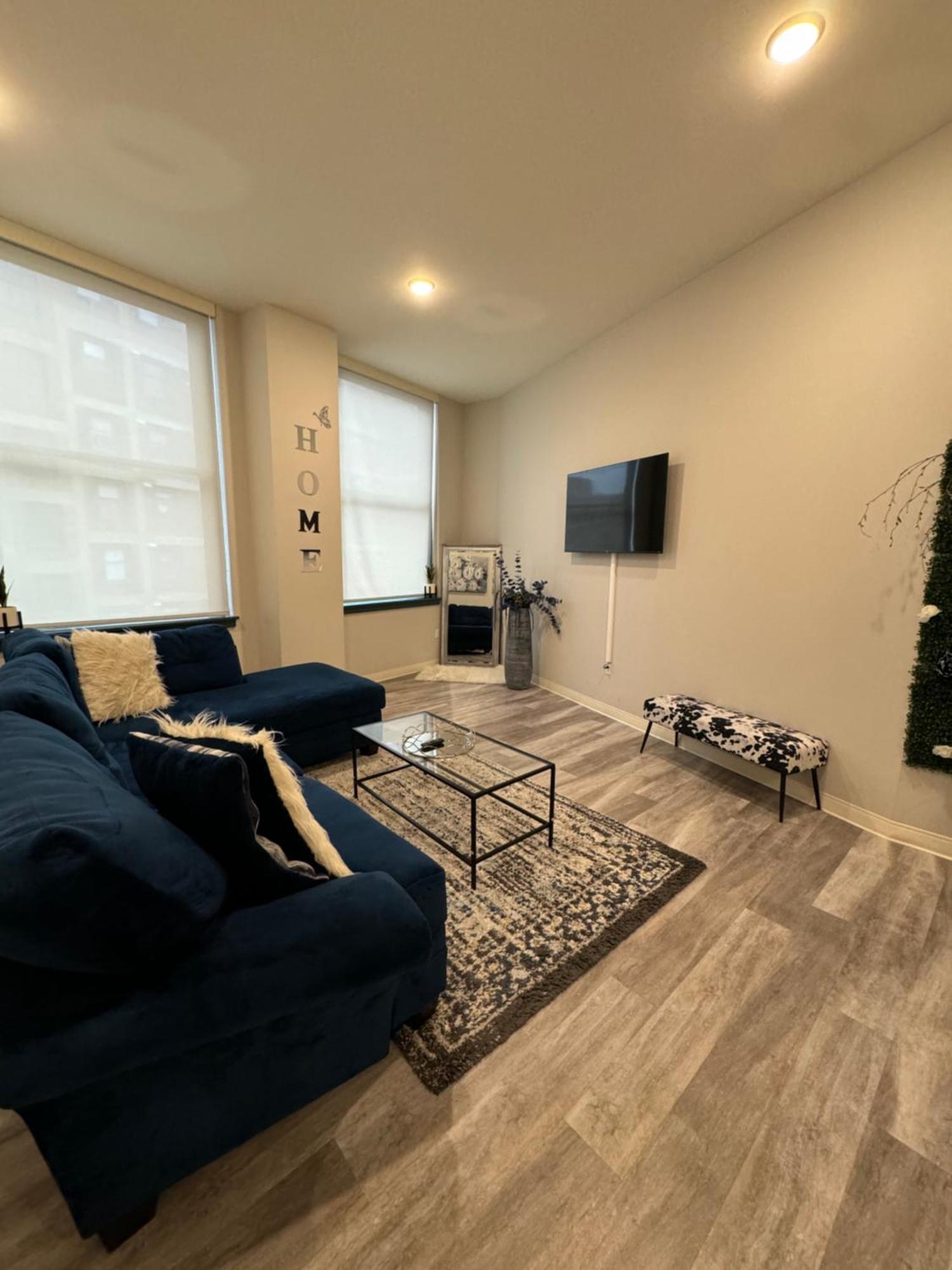 Beautiful Condo/Rooftop Patio With Free Parking クリーブランド エクステリア 写真