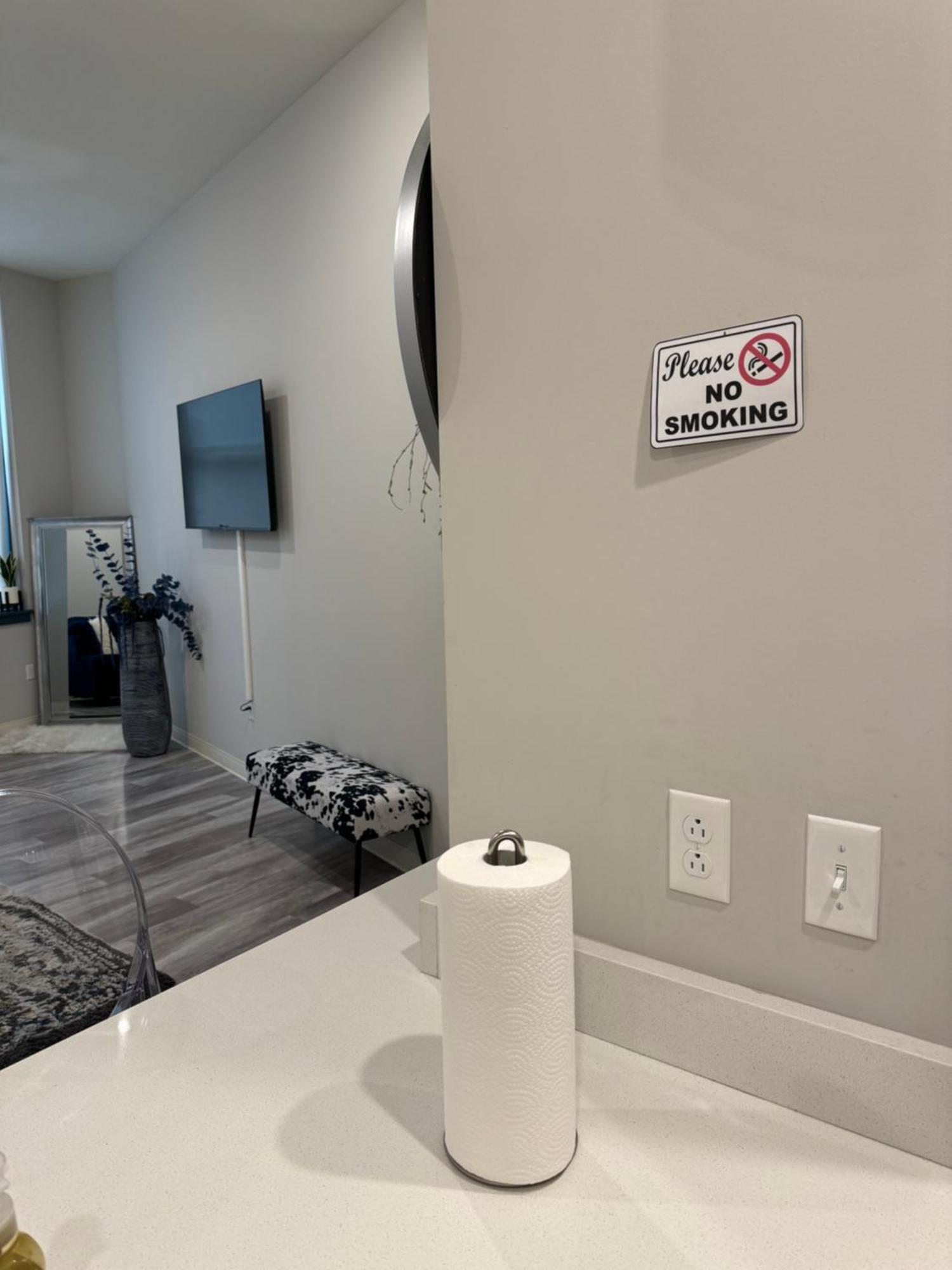 Beautiful Condo/Rooftop Patio With Free Parking クリーブランド エクステリア 写真