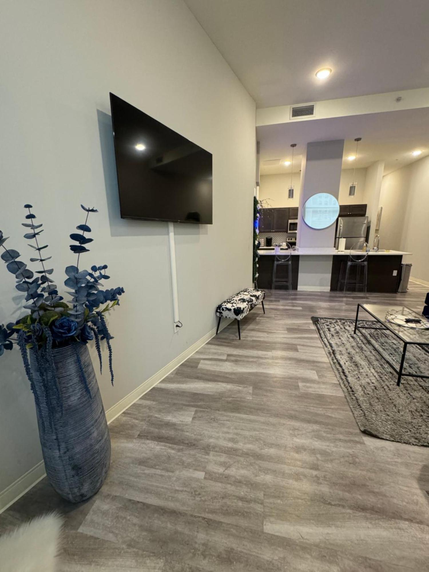 Beautiful Condo/Rooftop Patio With Free Parking クリーブランド エクステリア 写真