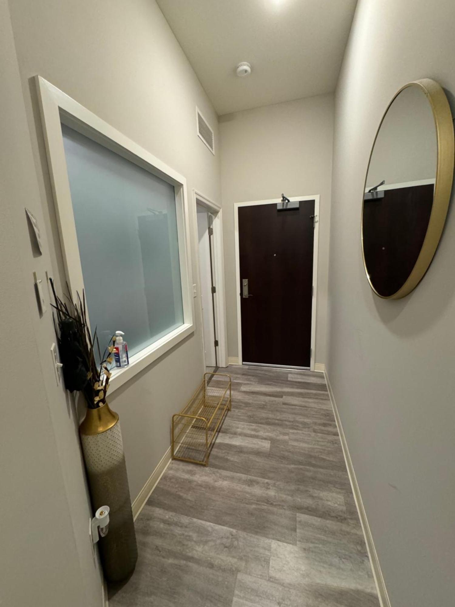 Beautiful Condo/Rooftop Patio With Free Parking クリーブランド エクステリア 写真