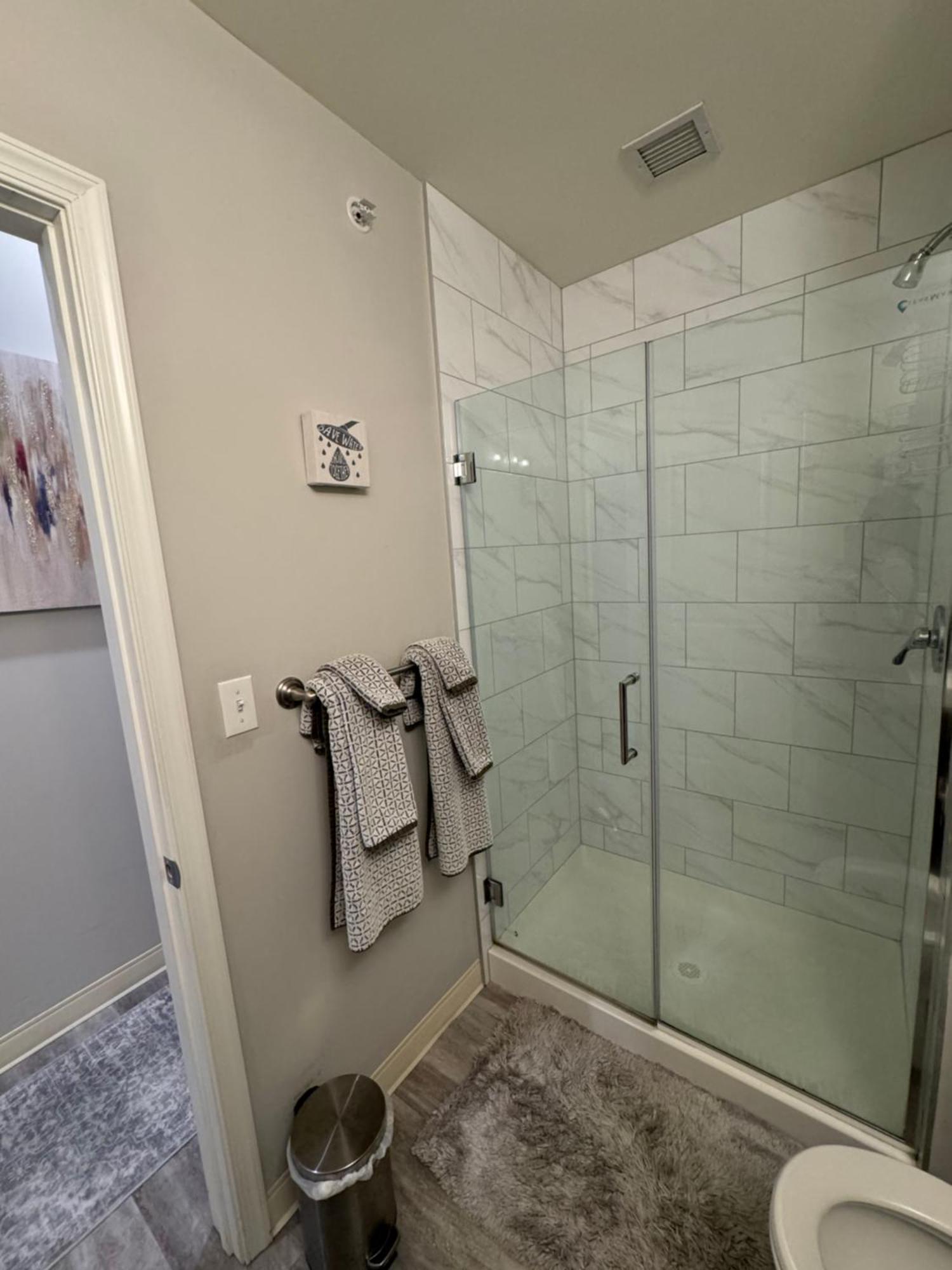Beautiful Condo/Rooftop Patio With Free Parking クリーブランド エクステリア 写真